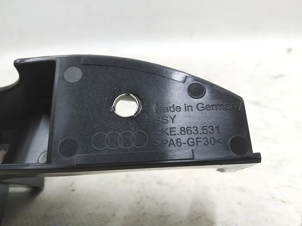 Кронштейн центральної консолі Audi E-tron 4KE863531