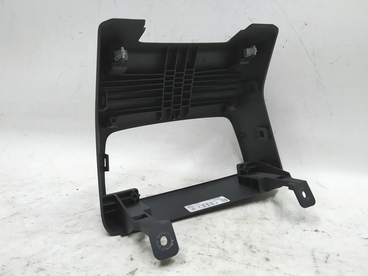 Накладка центральной консоли задняя верхняя 6PS Audi E-tron 4KE863915