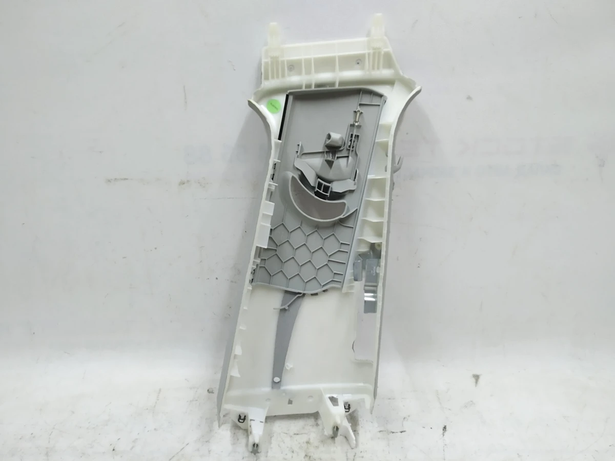 Облицовка стойки B левая верхняя с повреждением Audi E-tron 4KE867243B