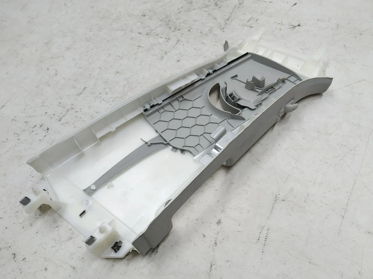 Облицовка стойки B левая верхняя с повреждением Audi E-tron 4KE867243B