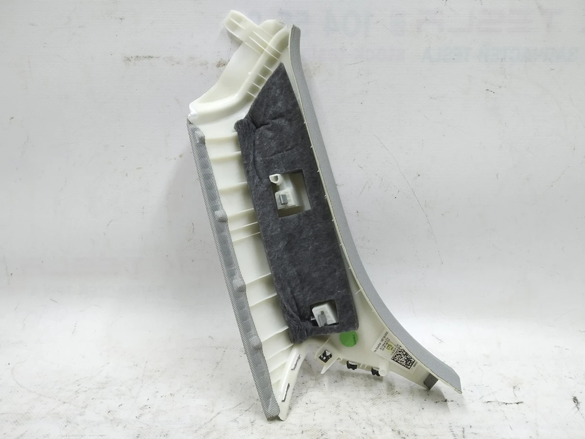 C-pillar trim right 3FW mondsilber Audi E-tron 4KE867288