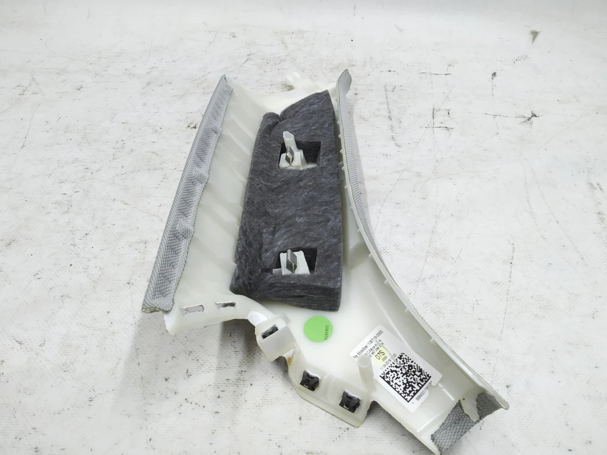 C-pillar trim right 3FW mondsilber Audi E-tron 4KE867288