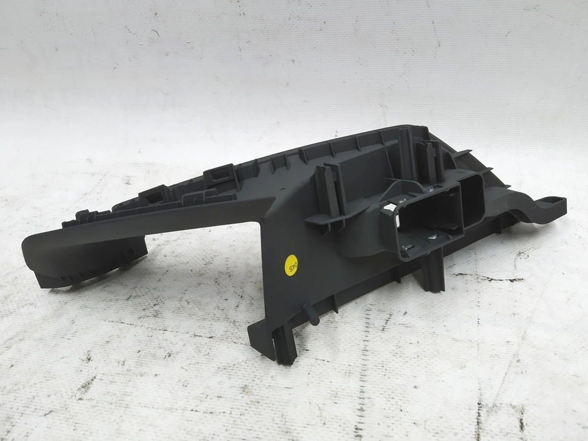 The upper part of the shell of the door card handle, rear right Audi E-tron 4KE867372