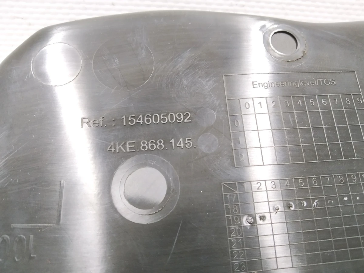 Килимок речового відсіку карти дверей задньої лівої Audi E-tron 4KE868145