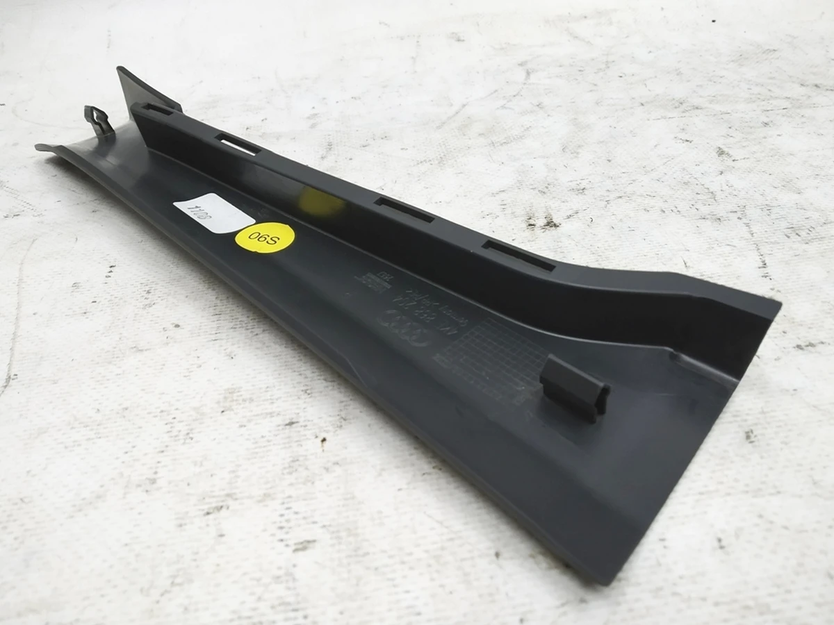 Облицювання стійки А підсилювач права Audi E-tron 4KE868204