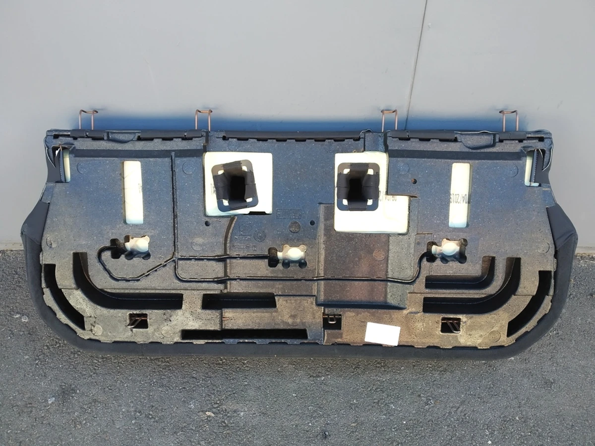 Сидіння другого ряду перфороване SLI із пошкодженням Audi E-tron 4KE885413K