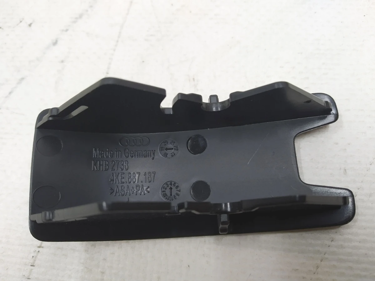 Кришка напрямної кріплення дитячого сидіння ISOFIX Audi E-tron 4KE887187