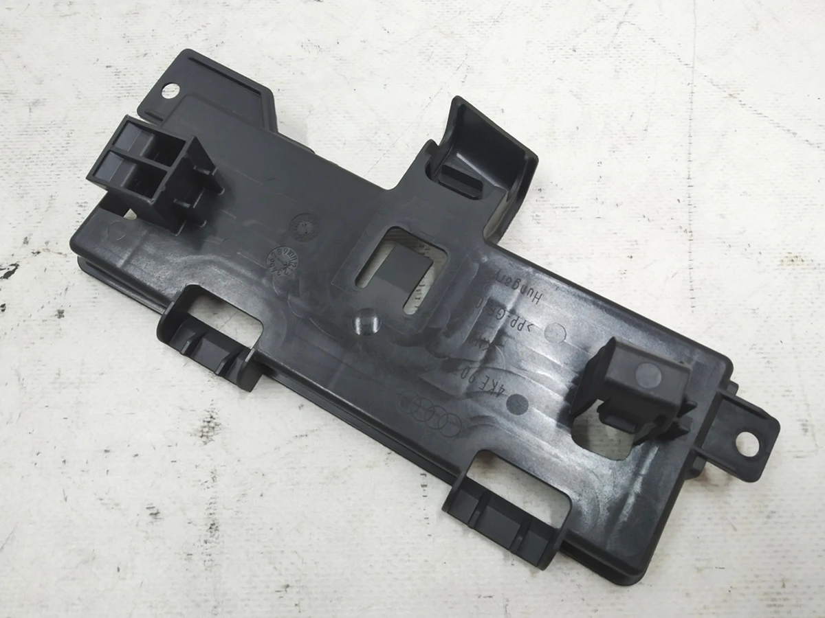 Кронштейн блоку керування BMC Audi E-tron 4KE907179