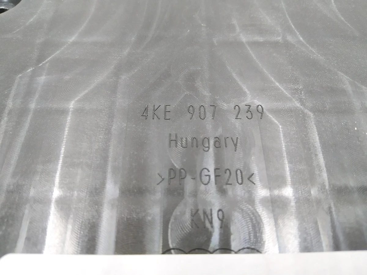 Кронштейн блоку керування Audi E-tron 4KE907239