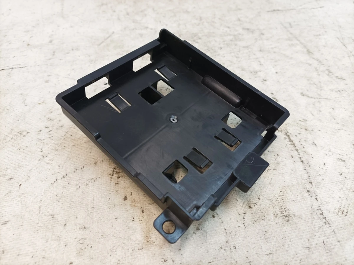 Кронштейн блоку управління генерування шуму двигуна Audi E-tron 4KE907392