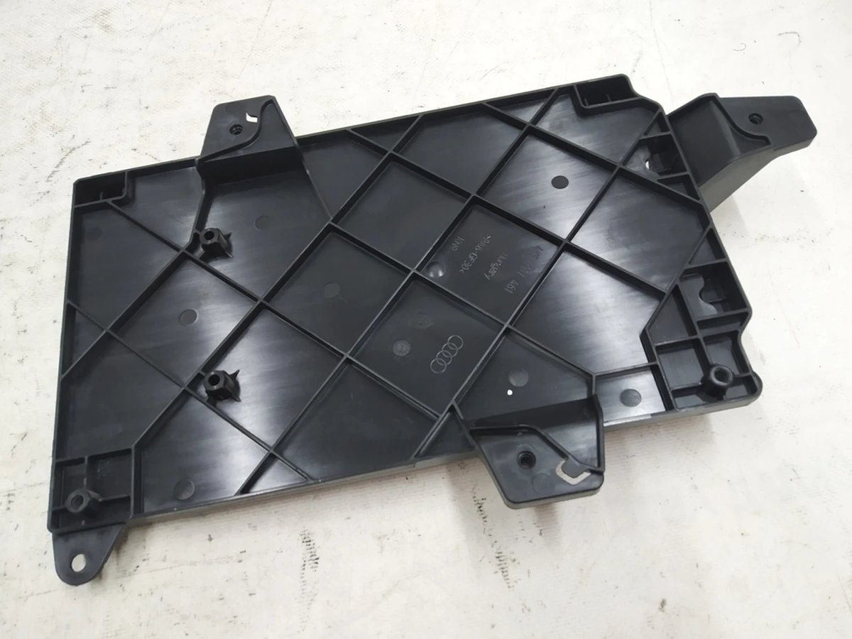 Кронштейн підсилювача аудіосистеми Audi E-tron 4KE907461