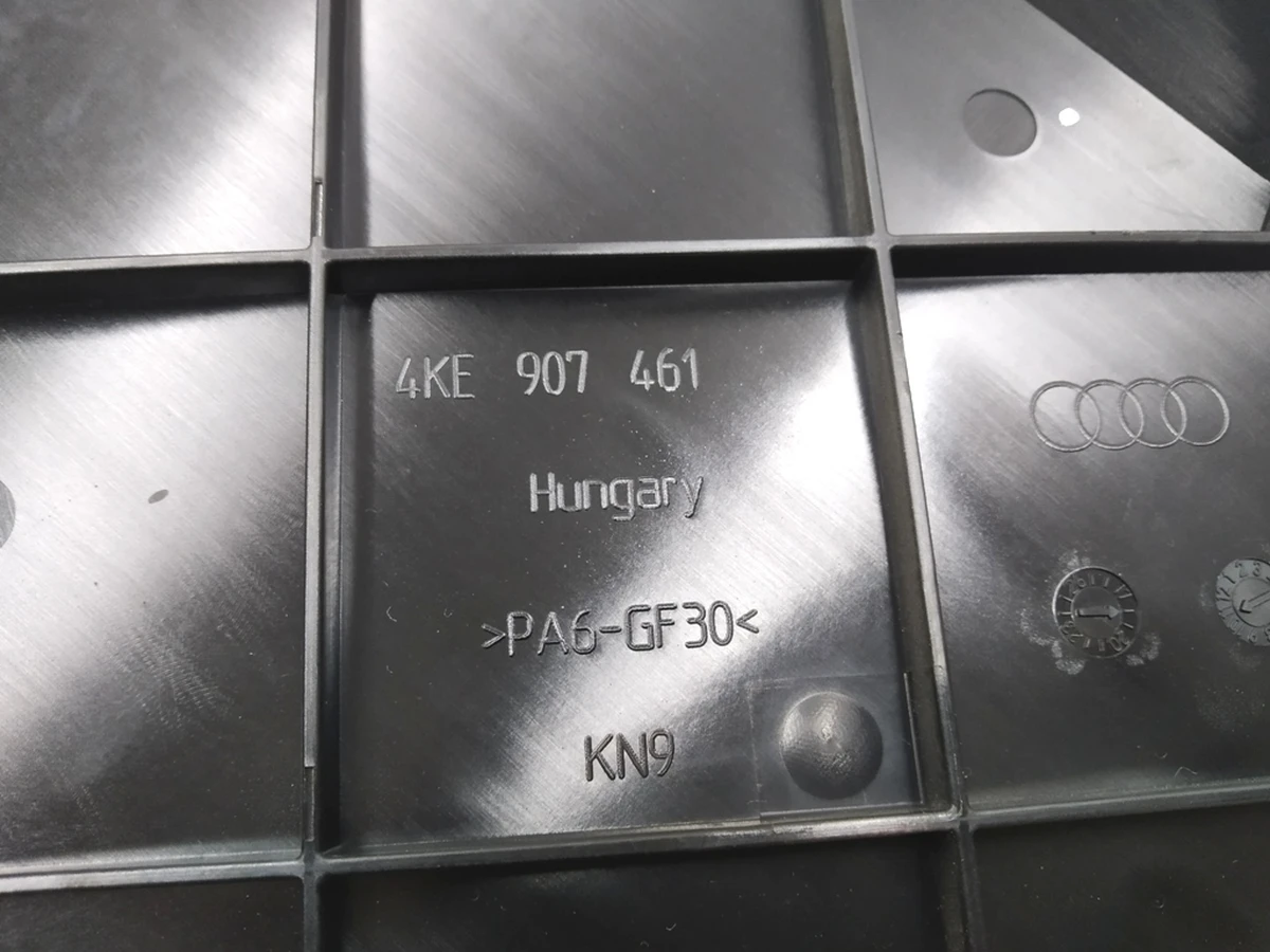 Кронштейн підсилювача аудіосистеми Audi E-tron 4KE907461