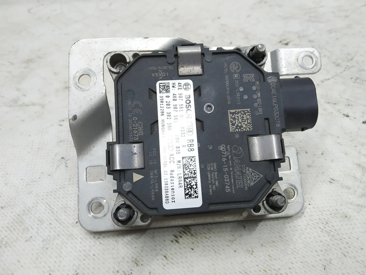 Радар в сборе с кронштейном крепления Audi E-tron 4KE907561B