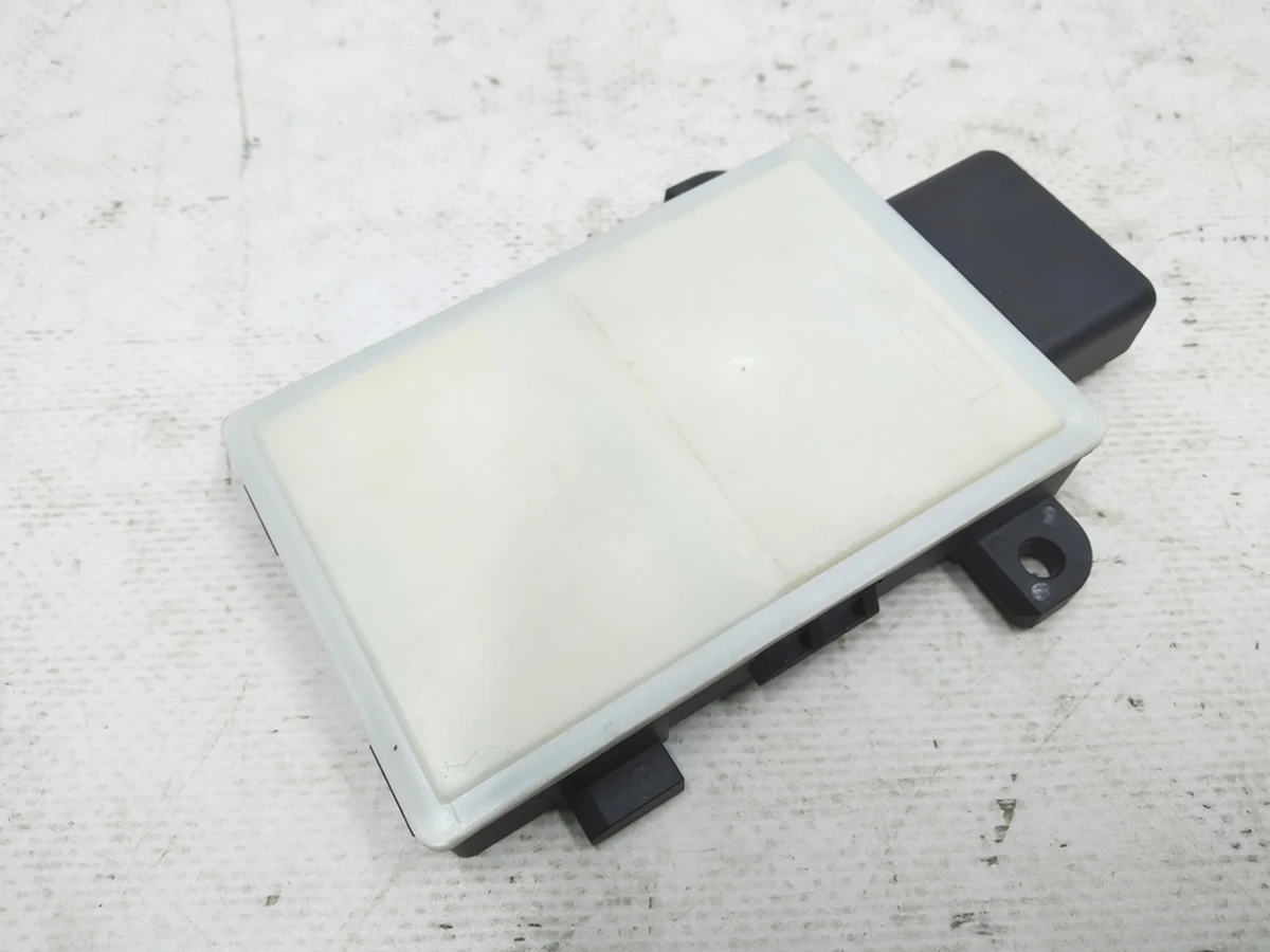 Блок управления ассистента смены полосы движения левый Audi E-tron 4KE907566