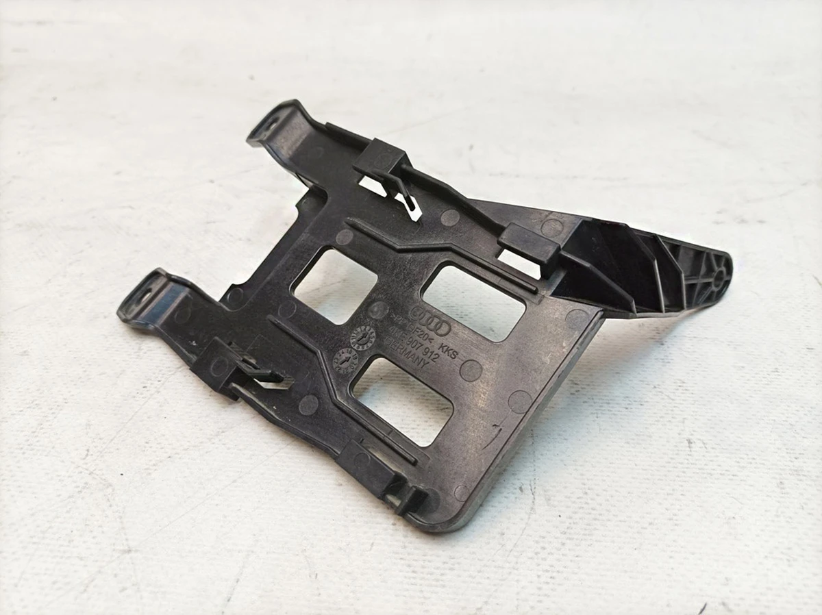 Кронштейн блоку керування правий Audi E-tron 4KE907912