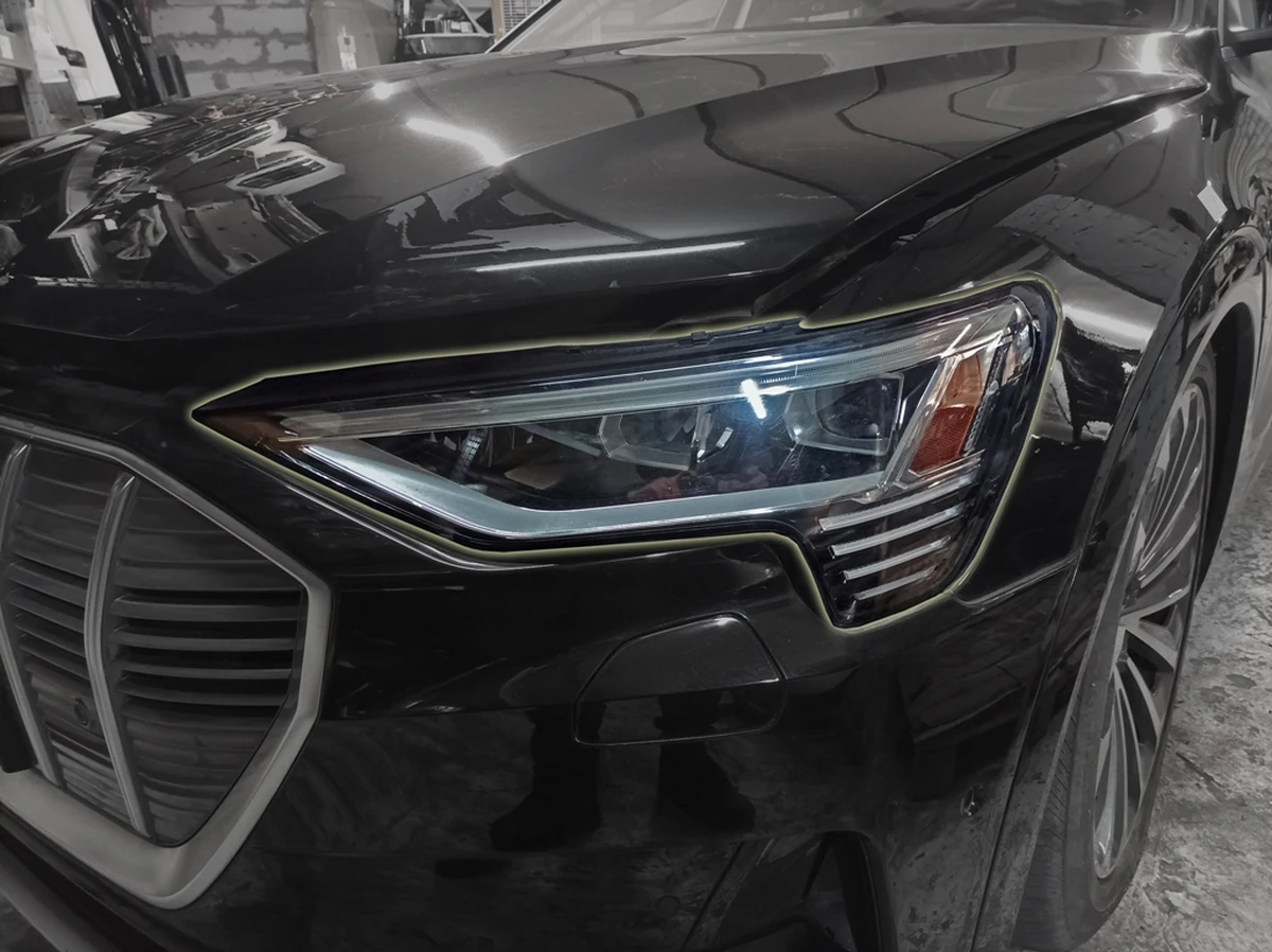 Фара світлодіодна ліва Audi E-tron 4KE941039B