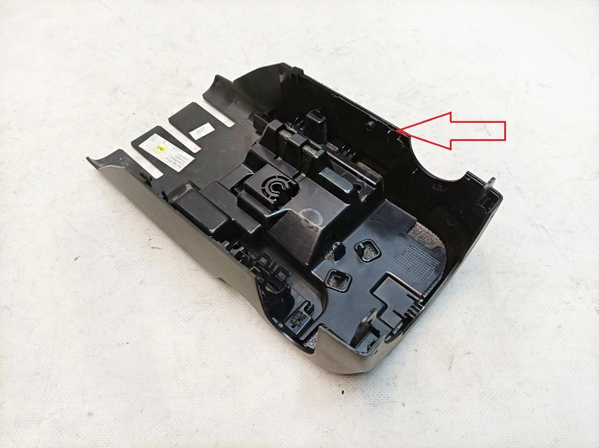 Облицювання рульової колонки нижня частина з пошкодженням Audi E-tron 4KE953512A