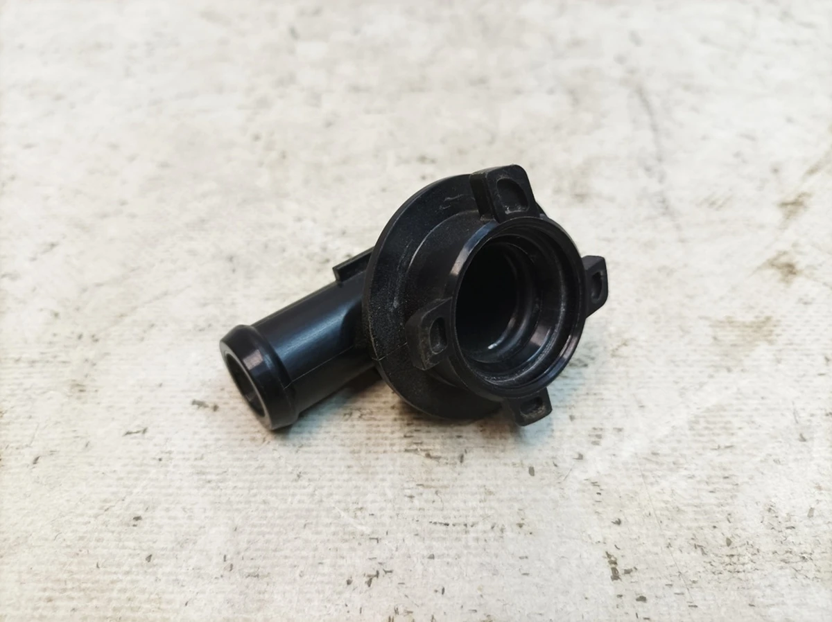 Горловина знімна кронштейна розширювального бачка Audi E-tron 4KL121412C