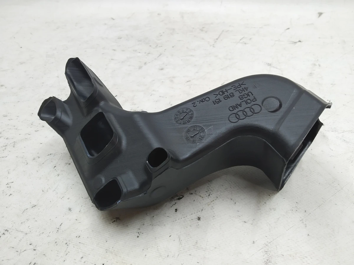 Дефлектор пространства для ног передний левый Audi E-tron 4KL819151