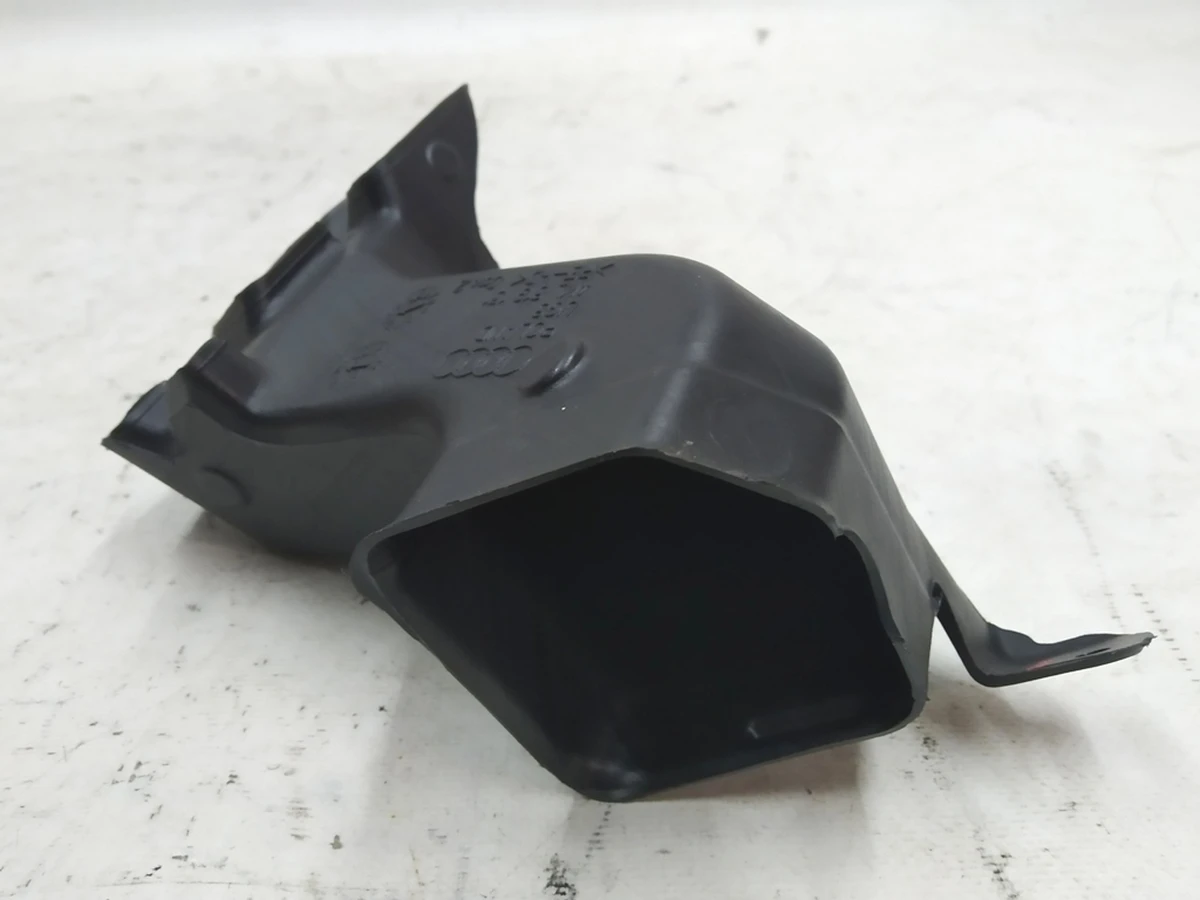 Дефлектор пространства для ног передний левый Audi E-tron 4KL819151