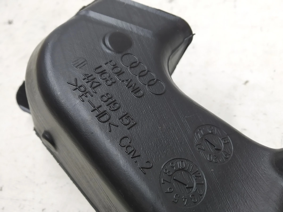 Дефлектор пространства для ног передний левый Audi E-tron 4KL819151