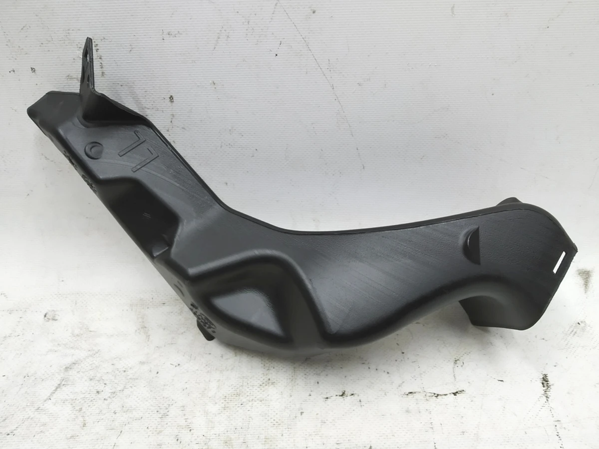 Повітропровід обдува простору для ніг переднього правого Audi E-tron 4KL819152