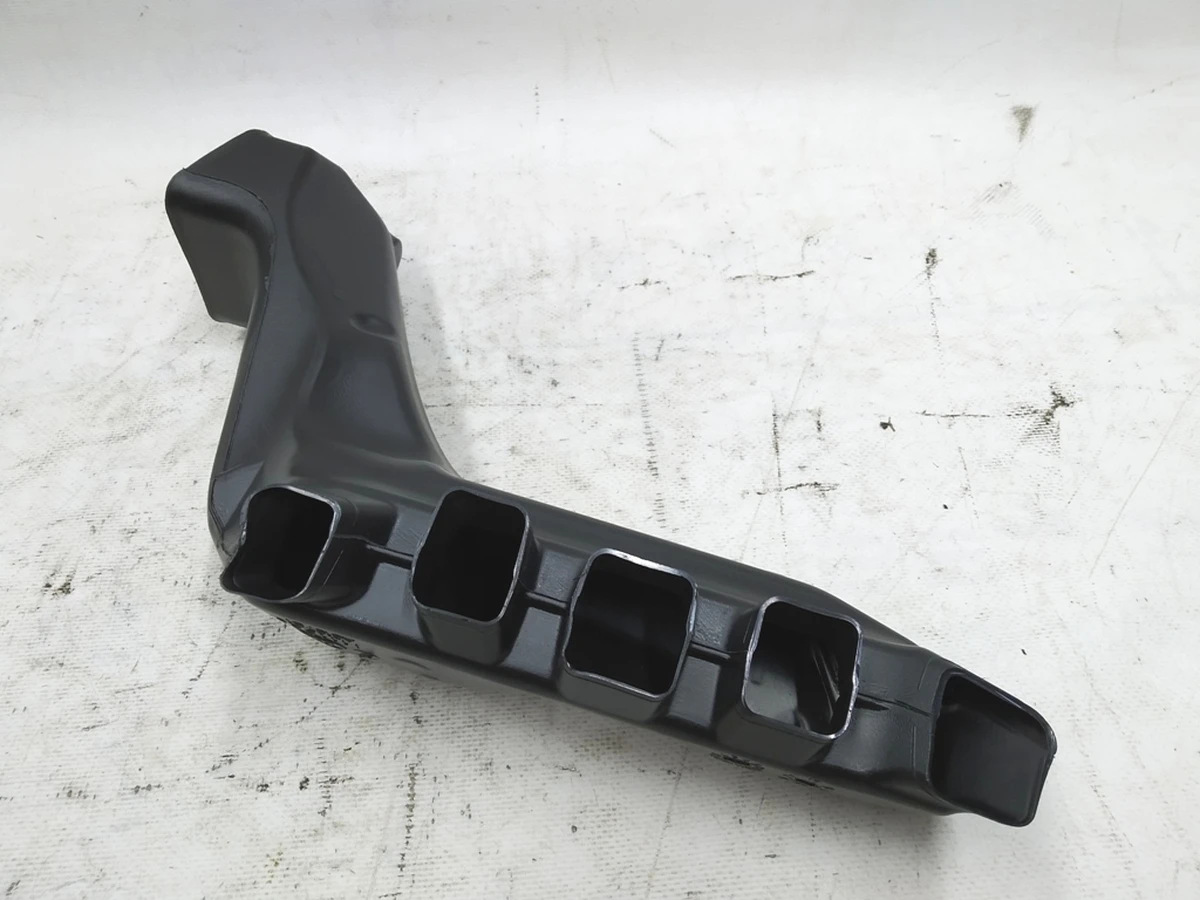 Повітропровід обдува простору для ніг переднього правого Audi E-tron 4KL819152