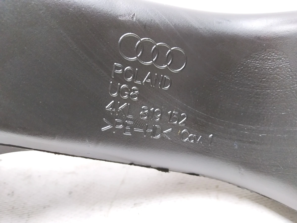 Повітропровід обдува простору для ніг переднього правого Audi E-tron 4KL819152