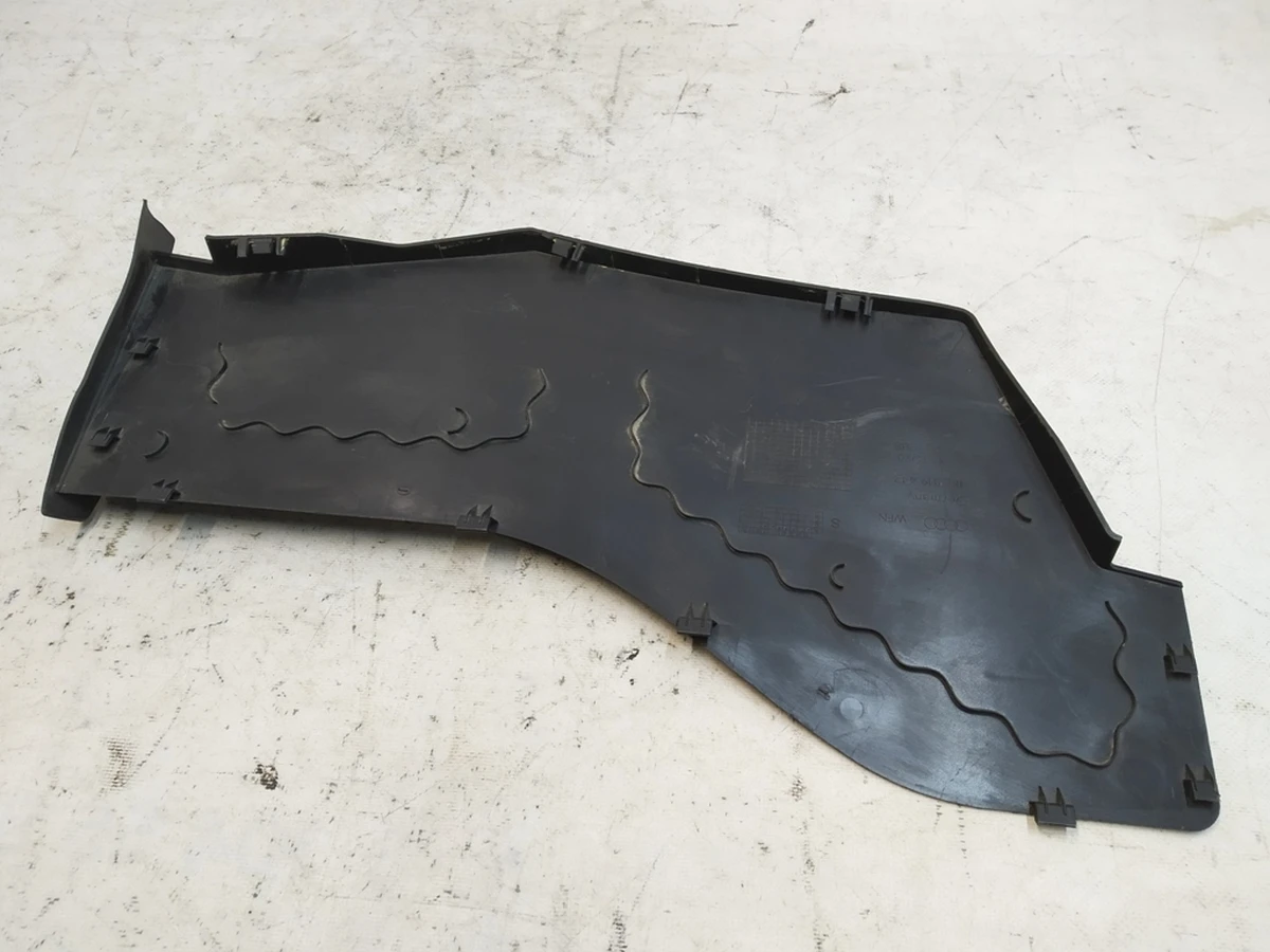 Кришка кожуха водовідвідного короба ліва з пошкодженням Audi E-tron 4KL819447