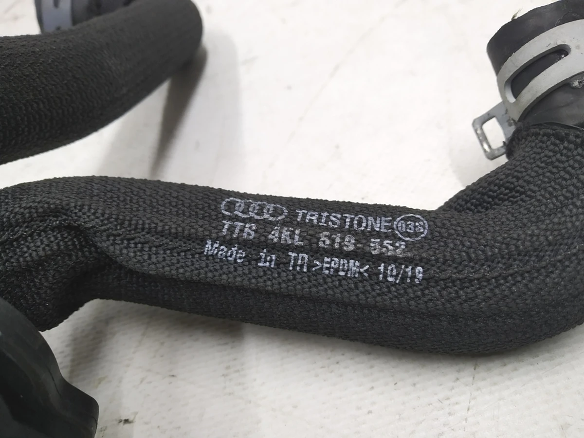 Шланг системы охлаждения двойной Audi E-tron 4KL819552