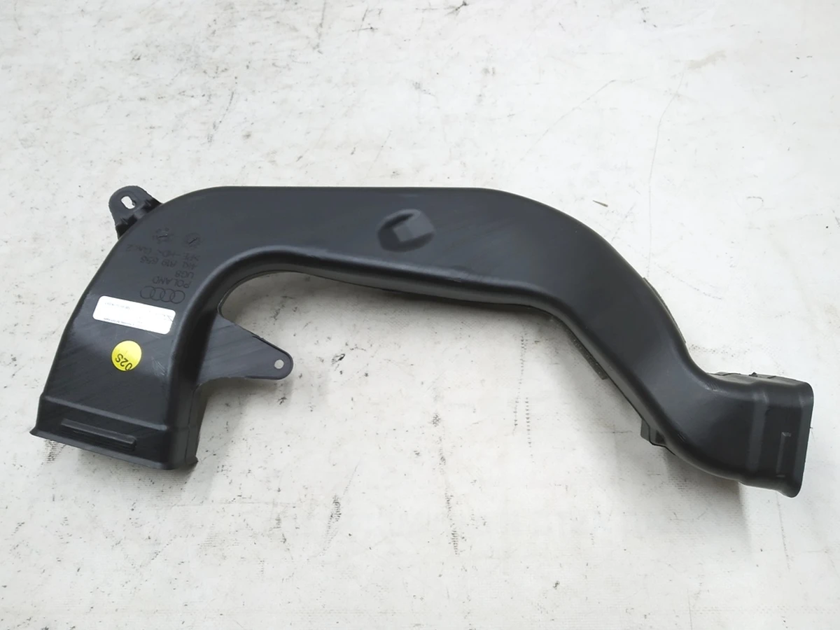 Повітропровід передній правий пасажирський Audi E-tron 4KL819656