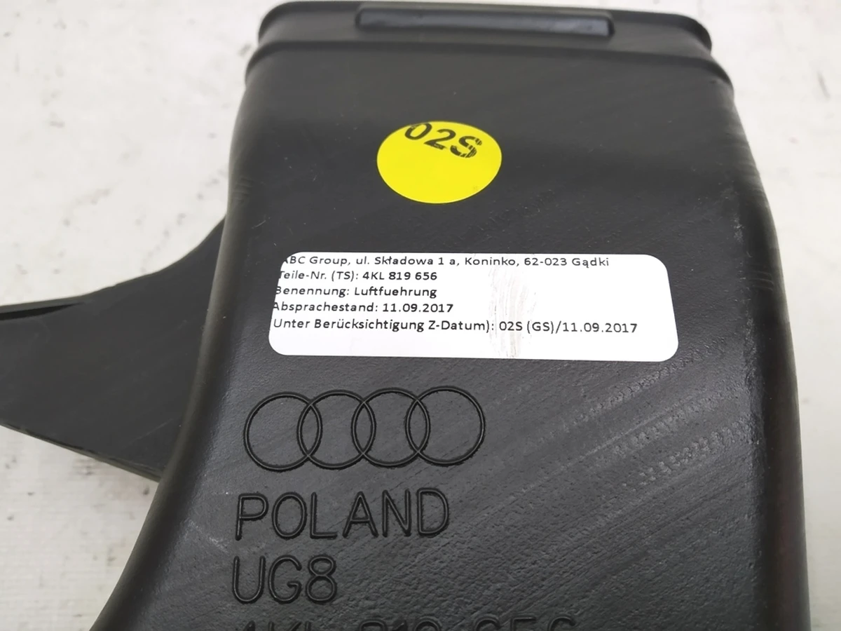 Повітропровід передній правий пасажирський Audi E-tron 4KL819656