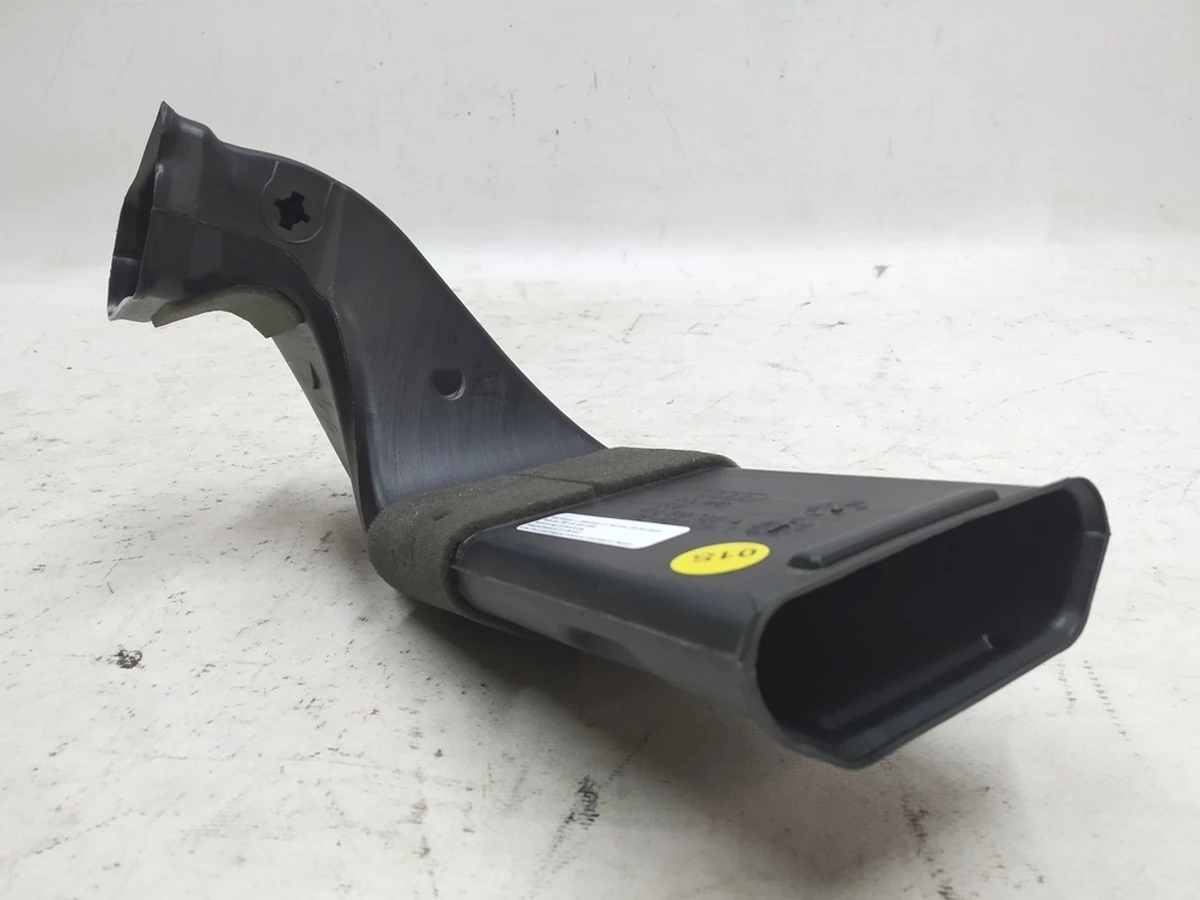 Воздуховод передней панели левый Audi E-tron 4KL819725A