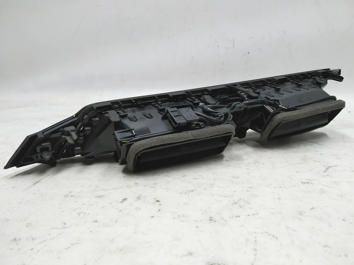 Front panel deflector central double assembly Audi E-tron 4KL820951A