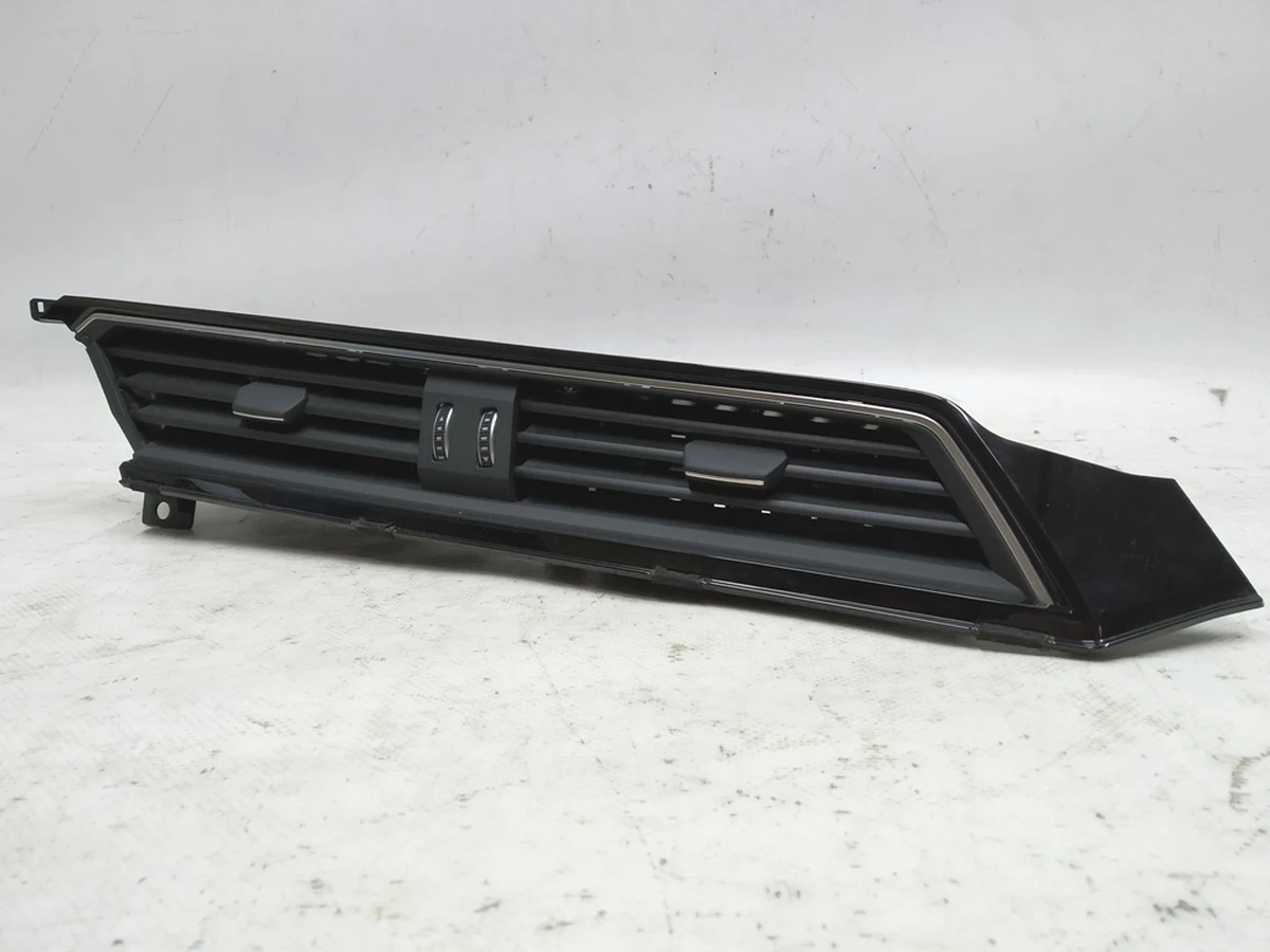Front panel deflector central double assembly Audi E-tron 4KL820951A