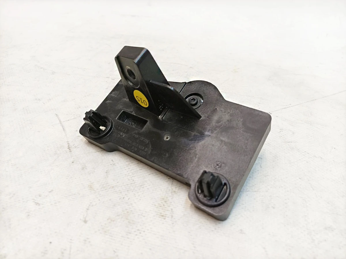 Support bracket for the hood opening drive lever Audi E-tron 4KL823633B