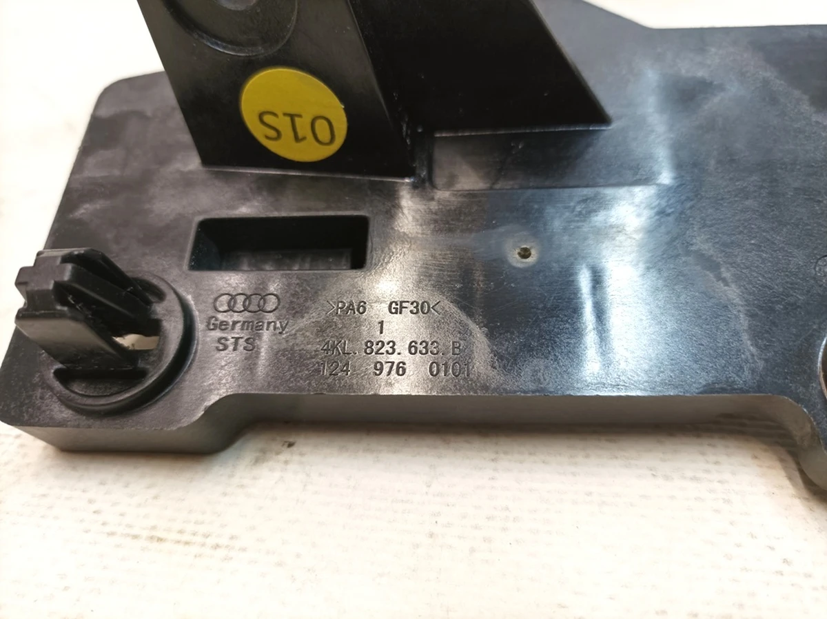 Support bracket for the hood opening drive lever Audi E-tron 4KL823633B