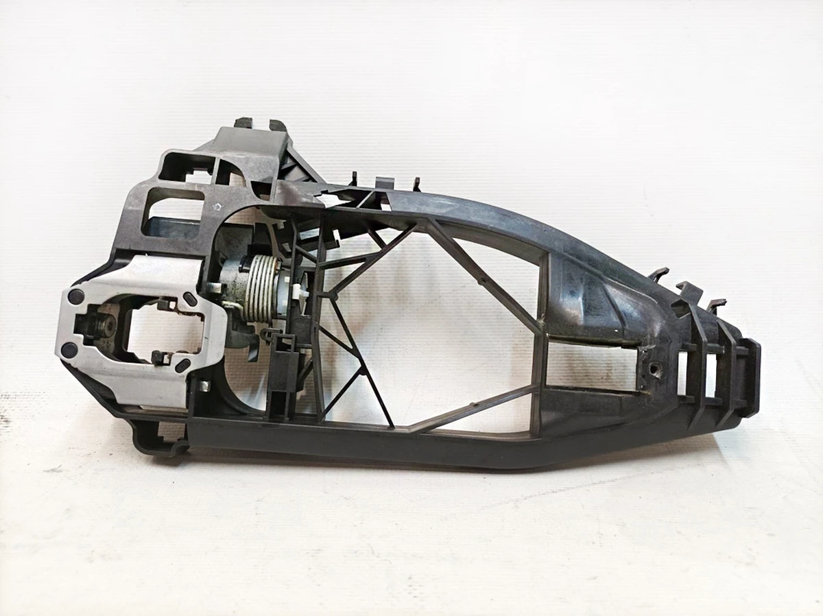 Корпус ручки зовнішніх дверей передніх лівих з механізмом відкриття Audi E-tron 4KL837811