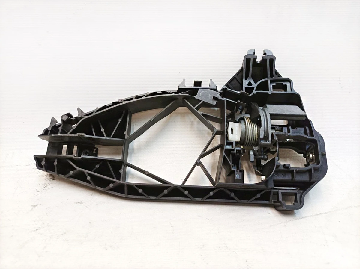 Корпус ручки зовнішніх дверей передніх лівих з механізмом відкриття Audi E-tron 4KL837811