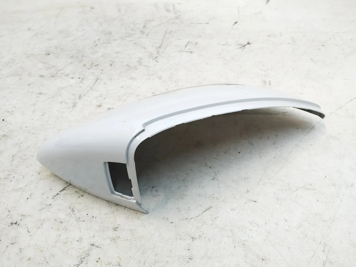 Корпус зеркала заднего вида правый верхняя часть с повреждением Audi E-tron 4KL857528A