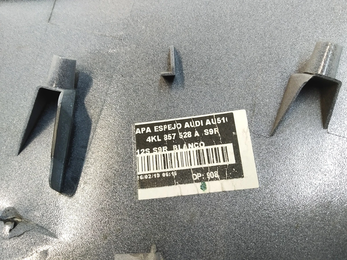 Корпус зеркала заднего вида правый верхняя часть с повреждением Audi E-tron 4KL857528A