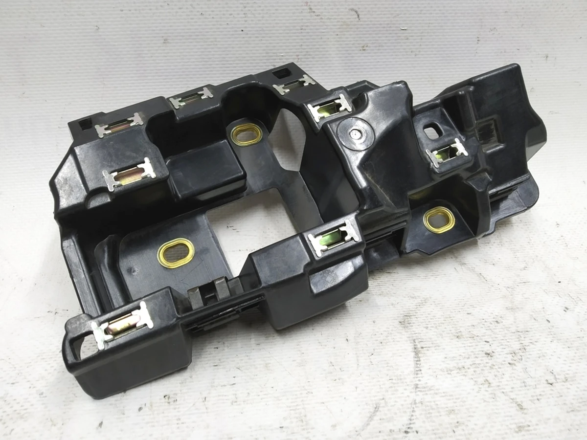 Крепление передней панели (торпедо) Audi E-tron 4KL857735