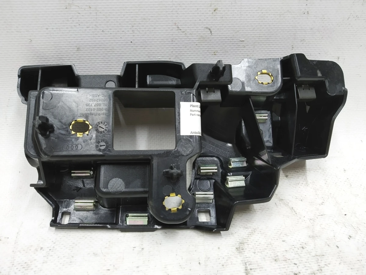 Крепление передней панели (торпедо) Audi E-tron 4KL857735