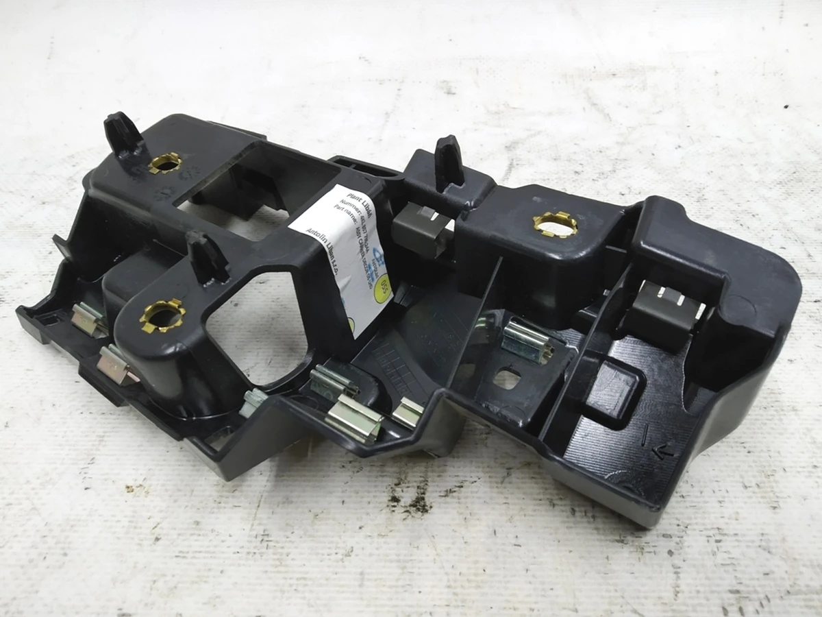 Крепление передней панели (торпедо) Audi E-tron 4KL857735