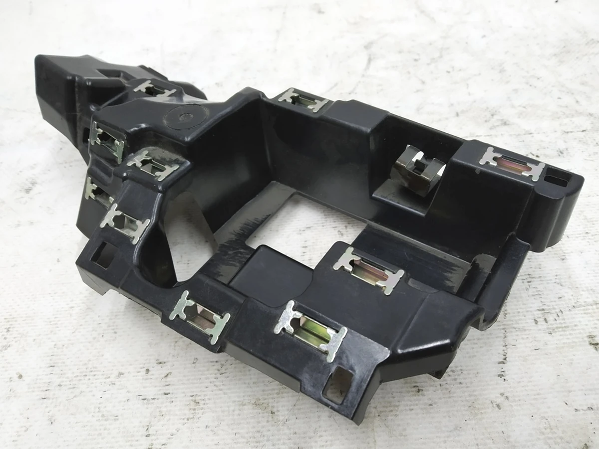 Крепление передней панели (торпедо) Audi E-tron 4KL857735