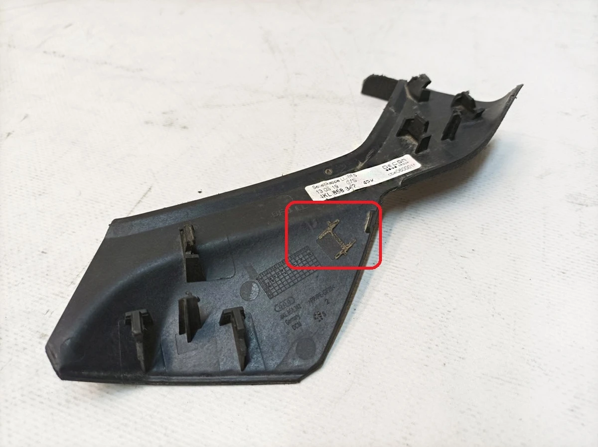 Front side panel trim (dashboard) right with damage Audi E-tron 4KL858342