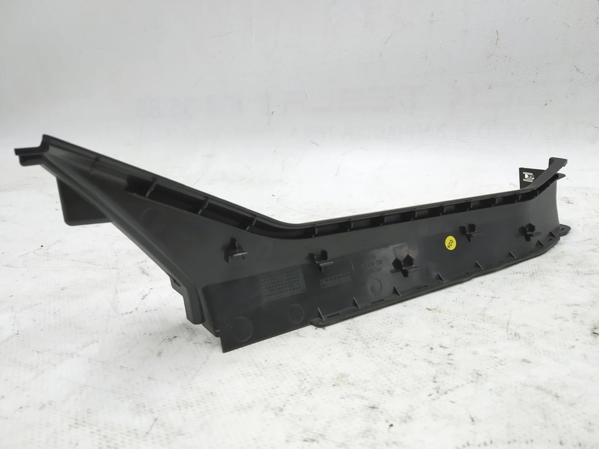 Облицювання внутрішня ніші центральної консолі праворуч Audi E-tron 4KL863046