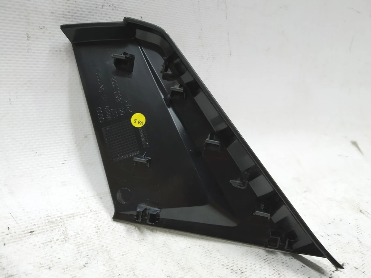 Накладка панели управления и индикации центральной консоли справа Audi E-tron 4KL863338