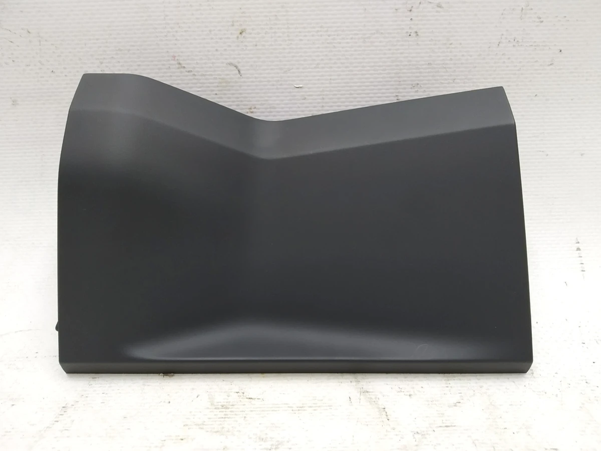 Facing the inner niche of the center console, front Audi E-tron 4KL864148