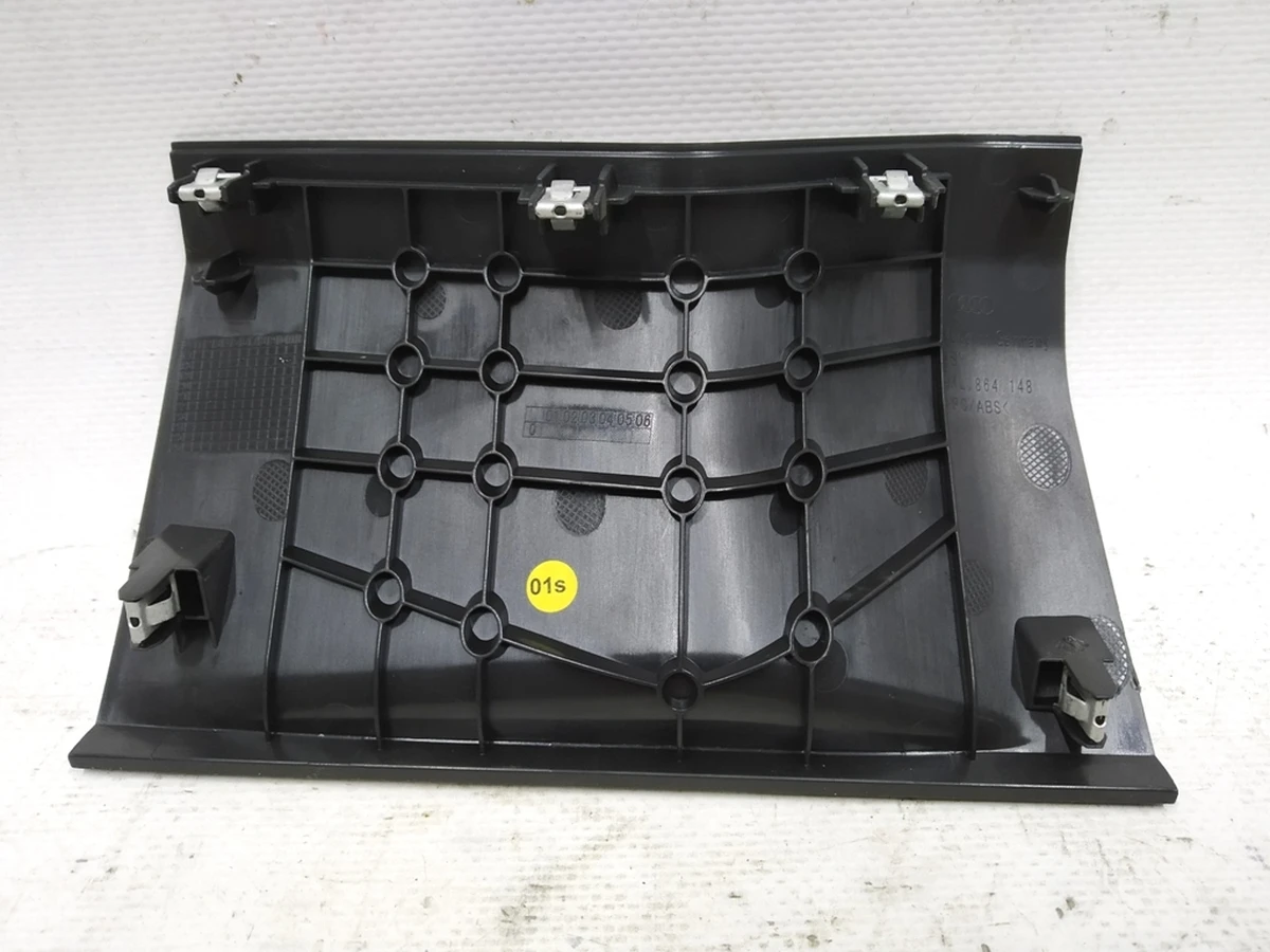 Facing the inner niche of the center console, front Audi E-tron 4KL864148